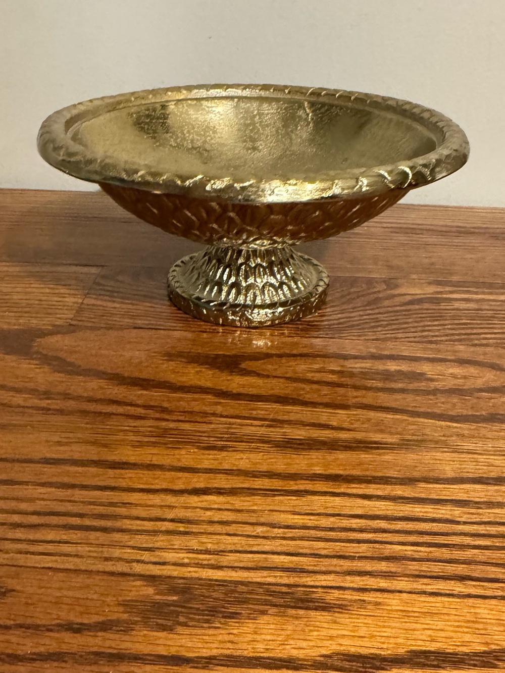 Sai Art Impex Textured Leaf Pedestal Bowl Home Accents